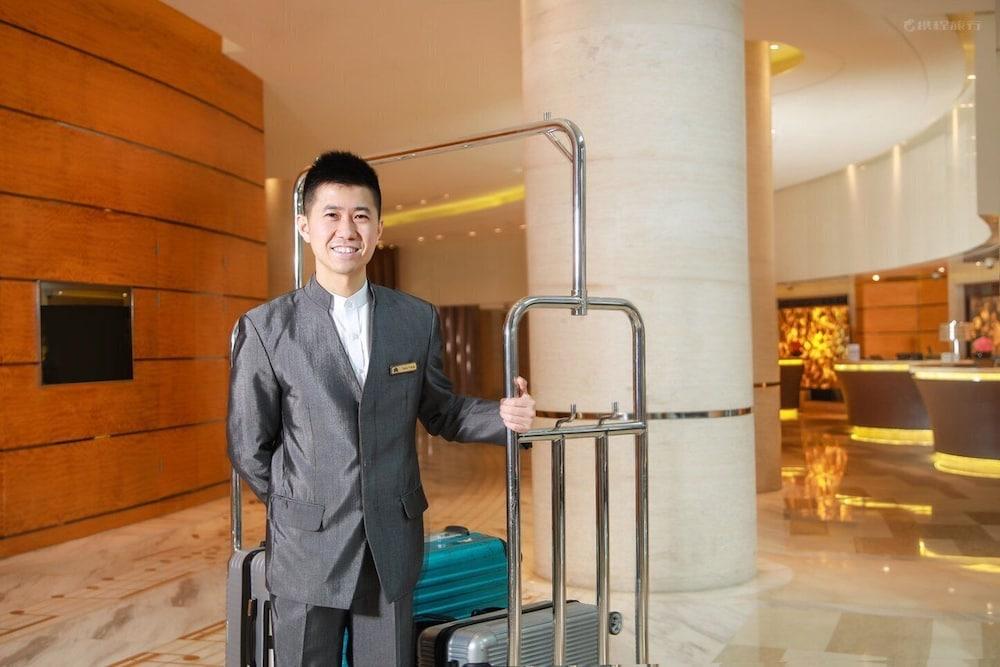 Hilton Shanghai City Center -Steps From Iconic Landmarks Wukang Mansion And Jing'An Temple Exterior photo